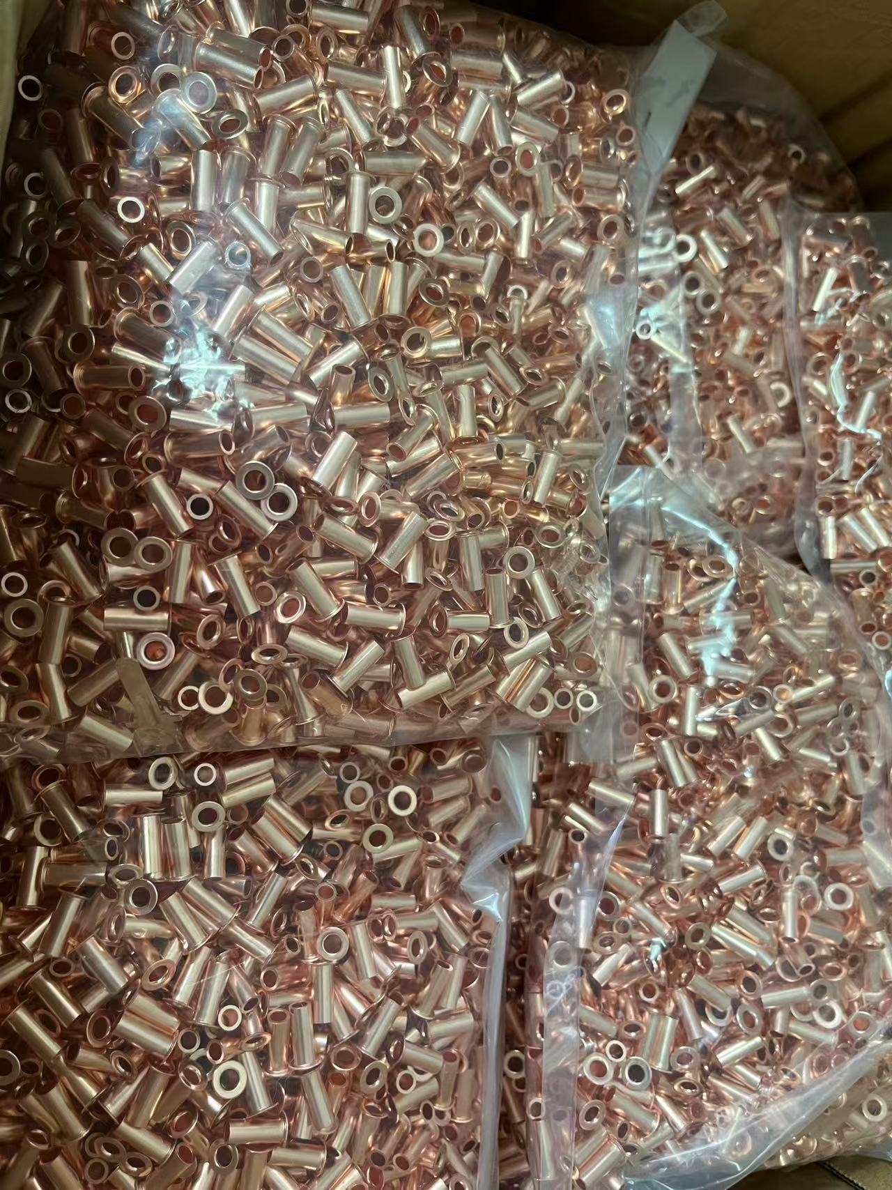Nuote Metals wysyła miedziane nity rurowe DIN 7340 A na Węgry – mała partia, pełna precyzja